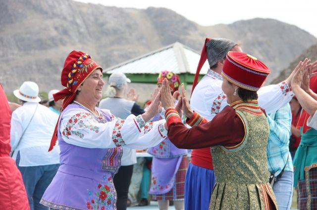Турист, приехавший в Иркутскую область, может окунуться как в западную культуру, так и восточную.
