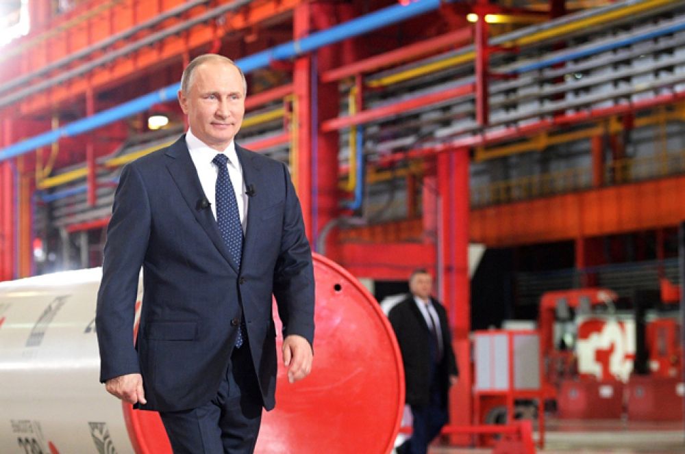 1 место — российский президент Владимир Путин. Он возглавляет рейтинг уже в четвертый раз подряд.