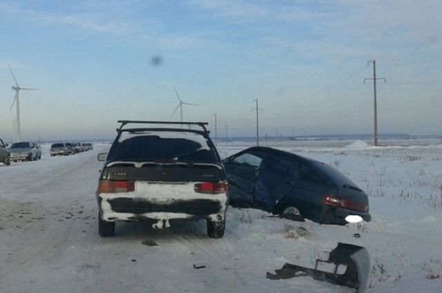 В Соль-Илецком округе в тройном ДТП пострадал пассажир «ВАЗа»