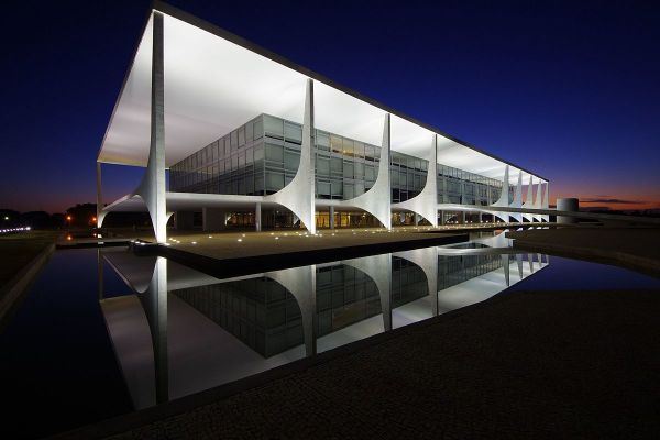 Президентский дворец Palácio do Planalto находится в бразильском Бразилиа и располагается под седьмым номером в нашем списке