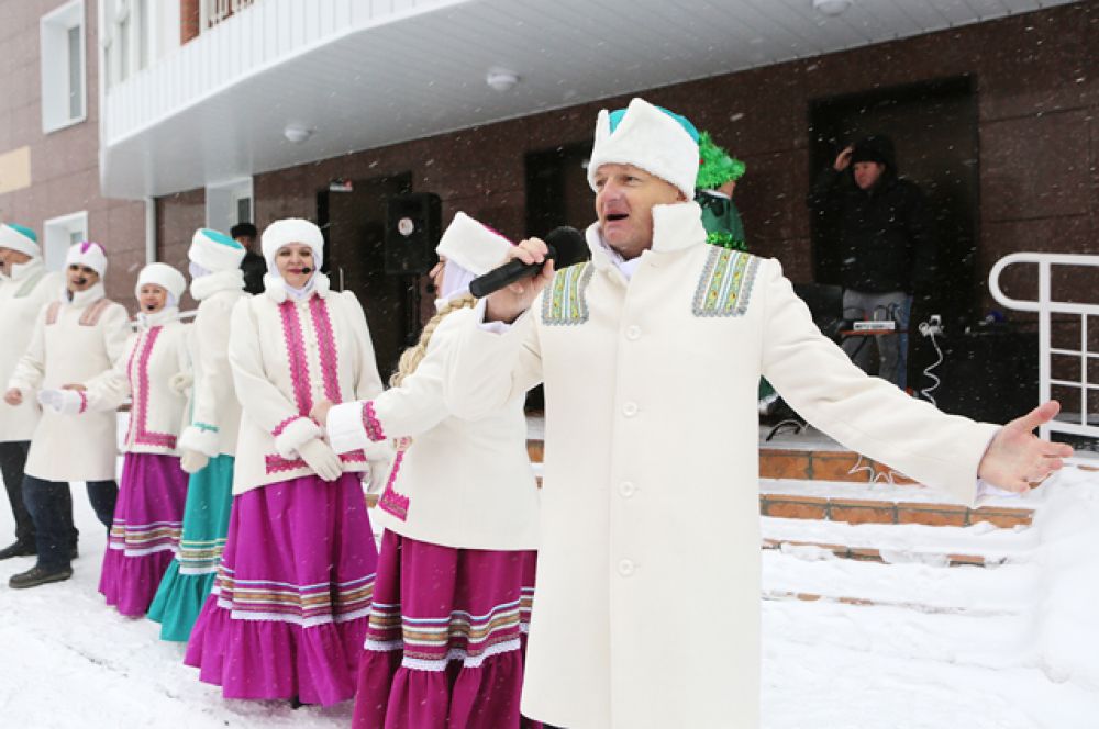 С песней праздник веселее
