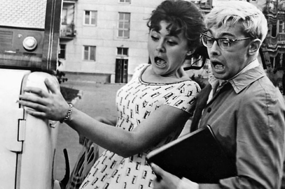 Фильм «Операция „Ы“ и другие приключения Шурика» (1965), состоящий из трех новелл, объединенных фигурой главного героя Шурика, попадающего в самые невероятные ситуации. Рейтинг IMDb: 8.70