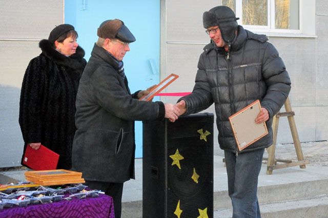 Вручение ключей новосёлам в рабочем посёлке Майский Советско-Гаванского района Хабаровского края.