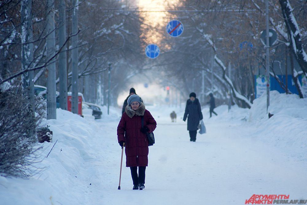 На улицах в такие морозы немноголюдно.
