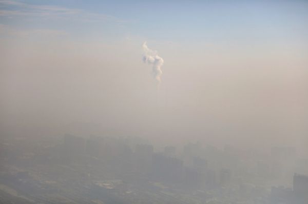 В рамках борьбы со смогом приостанавливается работа предприятий, осуществляющих большое количество вредных выбросов. 