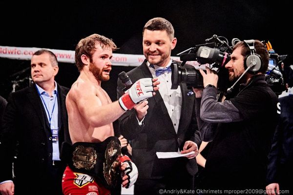 Главным победителем стал боец родом с Северной Ирландии, Энди Янг. По вердикту судей, он выиграл со счетом 2-0