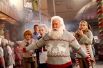 «Санта Клаус 3» — последняя часть фильмов о Санте. По сюжету Санта, рискуя выдать тайну Северного полюса, приглашает своих родственников отпраздновать Рождество, а заодно и предстоящее появление на свет сына Клауса, которого вот-вот должна родить его жена. Сборы в прокате: $84,5 млн