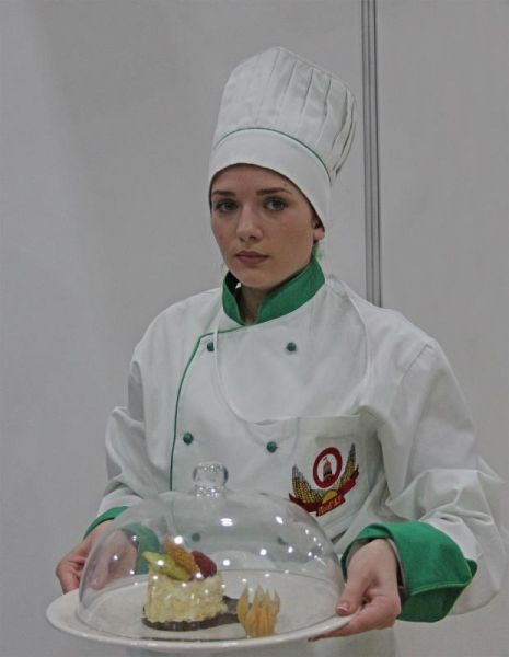 В отборочном туре кулинарного чемпионата «Chef a la Russe» победу одержала команда «Сборная Красной поляны» (Сочи).