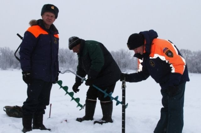 Спасатели патрулируют прибрежные зоны даже в лютый мороз. 