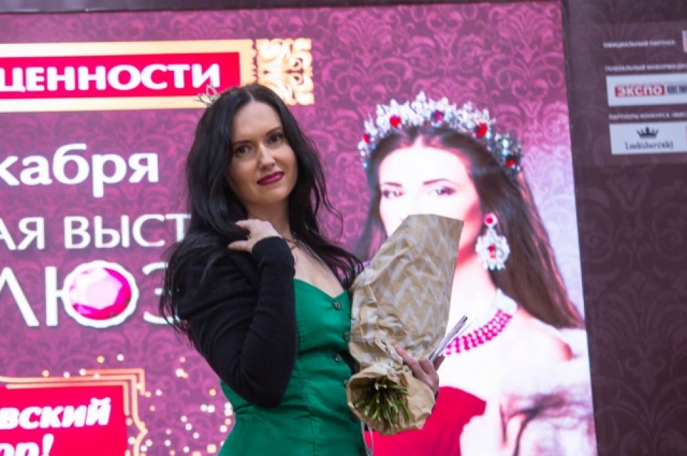 Но главным её украшением были участницы конкурса.