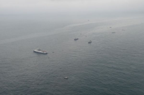 Корабли МЧС уже проверили 100 квадратных километров акватории Черного моря.