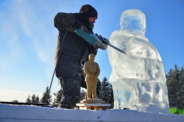 Ледяные фигуры появились в Советском округе Омска. 