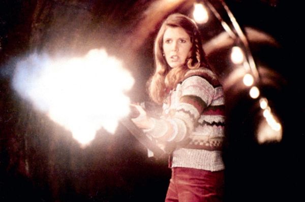 Кэрри Фишер в роли таинственной женщины в фильме «Братья Блюз» (1980).