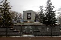 Генерал Апанасенко просил похоронить его в Ставрополе. Его могила находится на Крепостной горе.