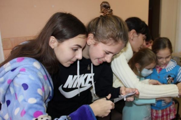 Волонтеры ростовской области. Содружество детей и молодежи Дона рисунок. Посещение волонтерами Ираиды Гавриловой.