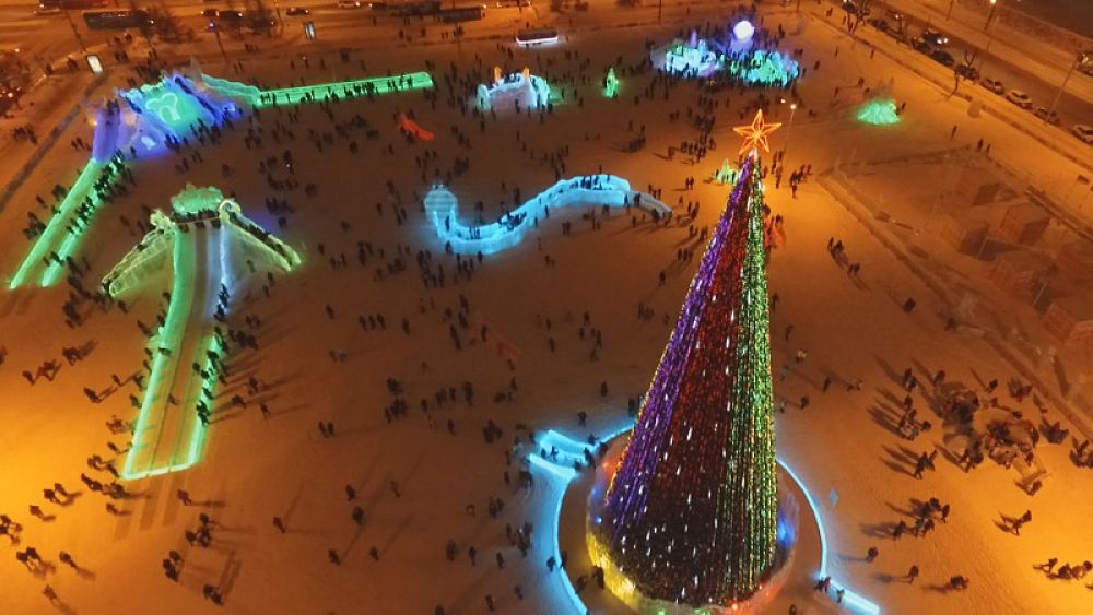 Ледовый городок будет работать ежедневно с 10 до 23 часов, в будни – с 12 до 23 часов.