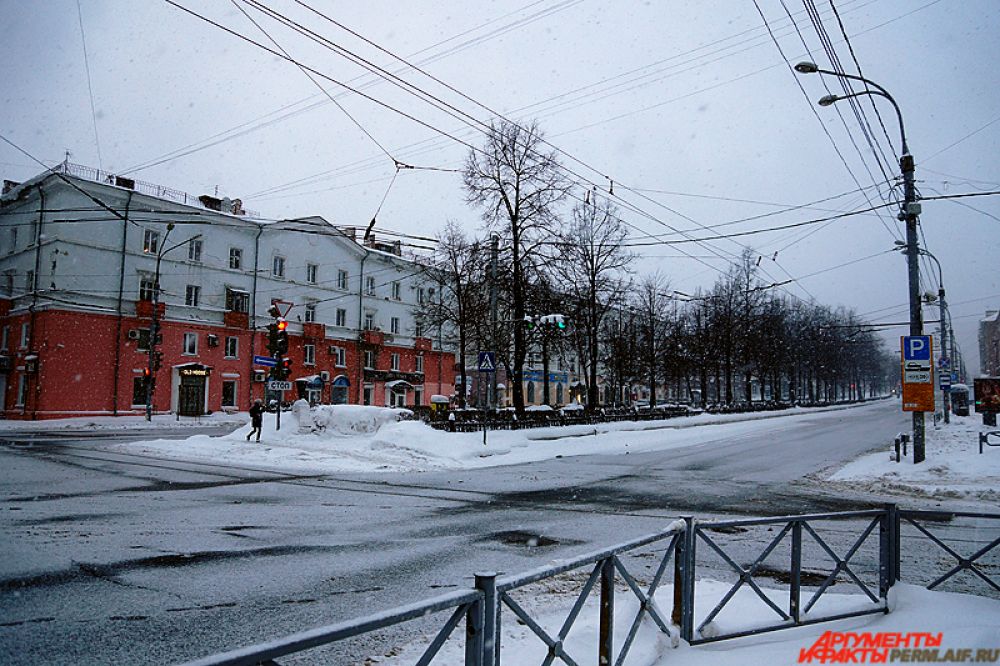 Так, Комсомольский проспект от самого начала и до конца практически пустой.
