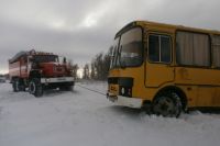 Автобус пытались вернуть на трассу, но безуспешно