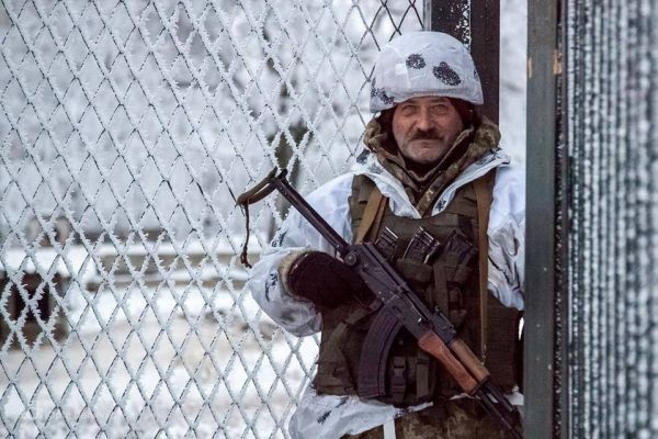Отличная маскировочная экипировка. Бронежилет, правда, не сильно вписывается в такой себе образ снеговика