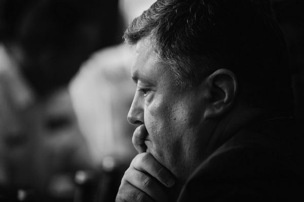 Президент Украины - Петр Порошенко тоже иногда бывает задумчивым