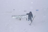 Снегопады парализовали движение в некоторых городах Кузбасса.