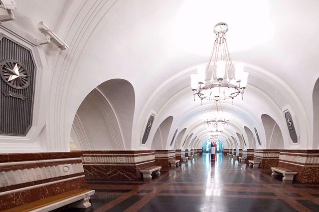 Станция метро «Фрунзенская». Платформе возвращён её первоначальный облик.