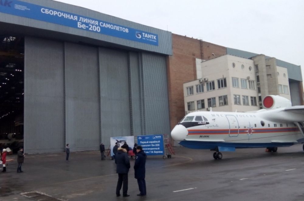 В соответствии с дополнительными требованиями заказчиков самолёт подвергся серьёзной модернизации - обновлено бортовое оборудование, внесены изменения в конструкцию планера.