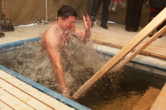 Крещенское купание может усугубить хронические заболевания.