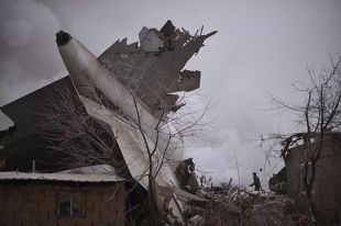 Обломки турецкого боинга в пригороде Бишкека