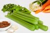 Зелень сельдерея — 13 Ккал. В нем много калия, поэтому сельдерей полезен для сосудов. Также растение богато витаминами группы В, провитамином А, витамином К, Е и аскорбиновой кислотой. 