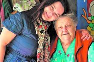 Наташа Королева с бабушкой