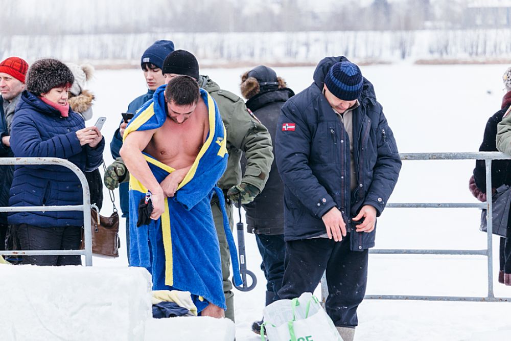 Сразу после погружения в купель нужно одеть теплую и сухую одежду.