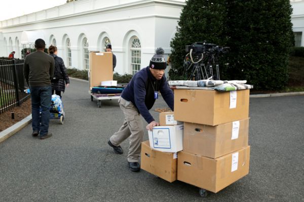 Ещё в начале месяца Барак Обама перевез своё имущество, накопленное за 8 лет президентства, в новый дом.