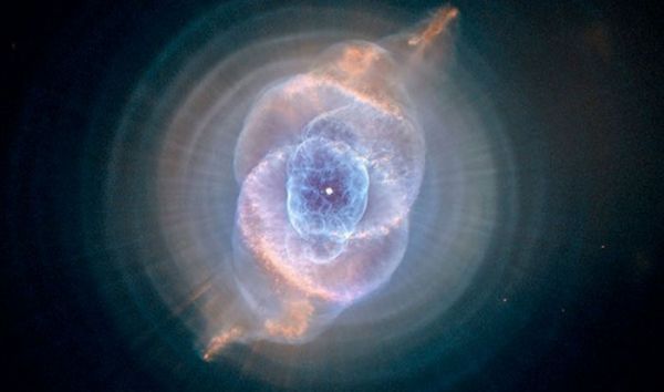 Туманность Кошачий глаз. Это, кстати, одна из первых планетарных туманностей, которую вообще обнаружили за всю историю наблюдений