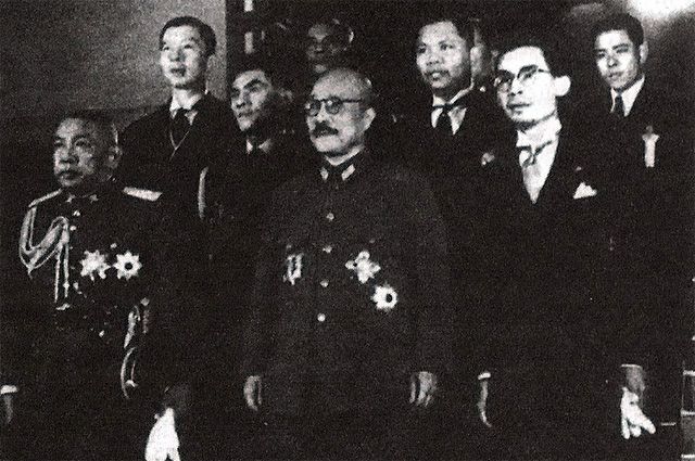 Таиландская делегация с премьер-министром Японии Хидэки Тодзио. Токио, 1942 год.