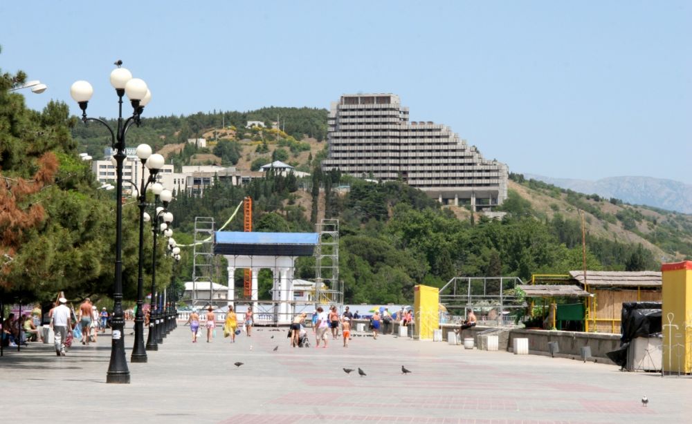 Алушта, проживание в отеле - 3280 рублей в сутки.