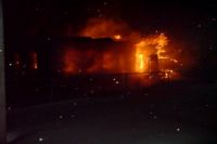 В Бузулукском районе на пожаре пострадал хозяин горящего дома