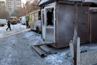 Станция техобслуживания на улице Куйбышева в Донецке, пострадавшая от обстрела украинскими силовиками.