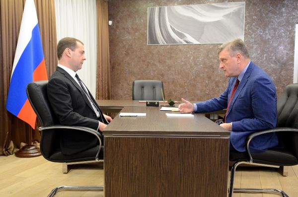 В заключение Председатель Правительства РФ пообщался с врио губернатора Игорем Васильевым и узнал, как обстоят дела в Кировской области.
