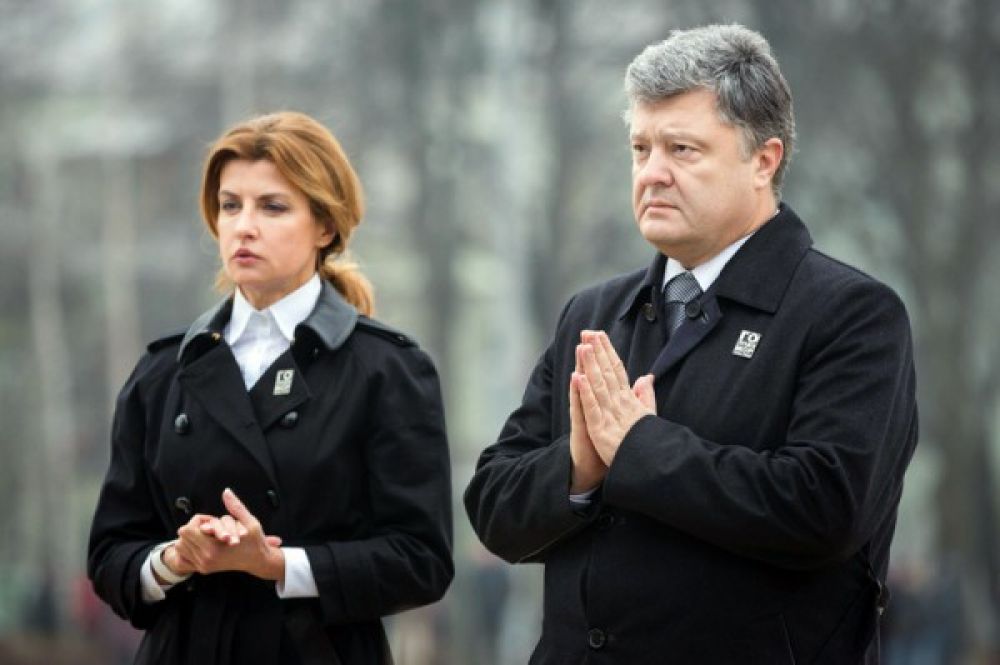 Ей очень идет такого типа пальто