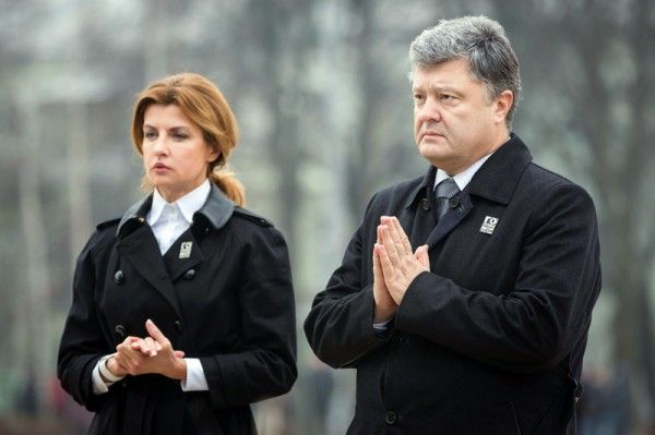 Ей очень идет такого типа пальто