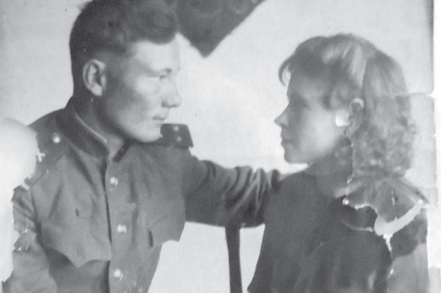 Леонид Рязанцев с женой 1944 год. 
