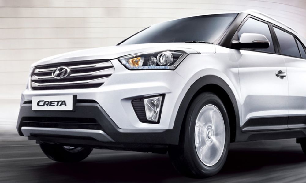 Hyundai Creta только вышел на российский рынок и уже наделал шуму. Автомобиль прекрасно управляется на асфальте и обладает полным приводом для выездов на грунтовки.
