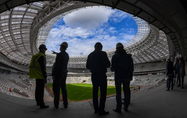 «Стадион Лужники», вместимость 81 000 человек. В 2018 году на легендарной арене пройдет матч открытия и финал Чемпионата мира. В настоящий момент стадион находится на реконструкции, в октябре 2016 года были завершены работы по созданию натурального газона.