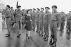 В 1943 состоялось первое самостоятельное появление Елизаветы на публике — визит в полк гвардейских гренадеров.