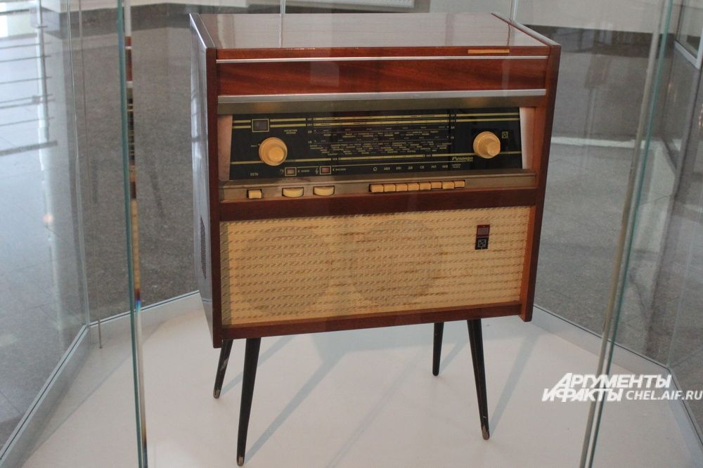 Радиола сетевая ламповая «Ригонда-102», выпускалась с 1970 года Рижским радиозаводом имени А. С. Попова.