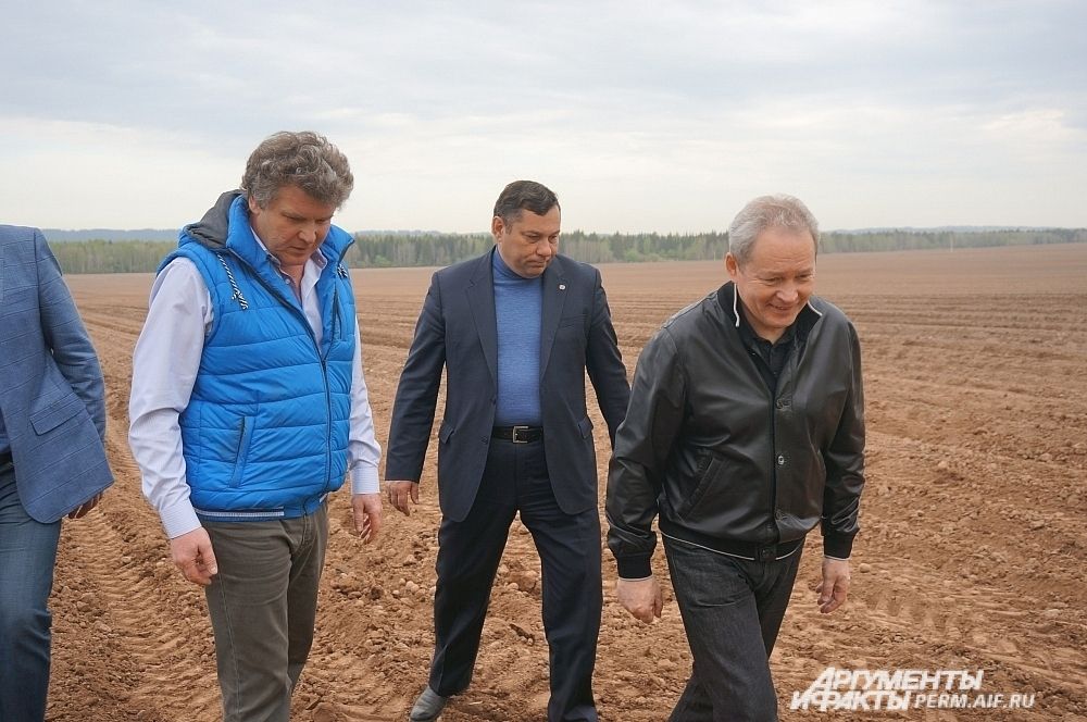 Губернатор в полях