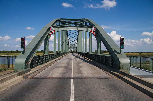 Споры вокруг строительства четвертого моста чере Обь длились несколько месяцев