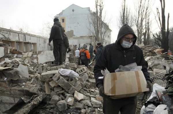 Разрушенные здания в Донецке.
