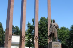 Памятник Степану Бандере во Львове